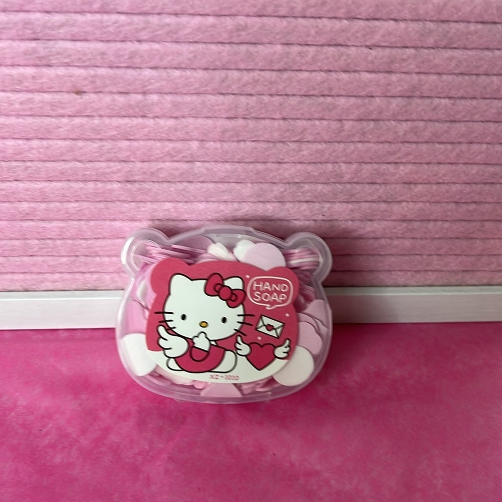 5 pcs Hello Kitty Spa Bundle - Picture 5 of 7